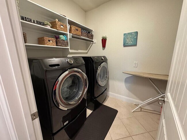 Building Photo - 735 Expedition Way