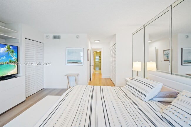 Building Photo - 5100 N Ocean Dr