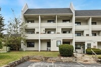 Building Photo - Available Immediately – 2B/1B First-Floor ...