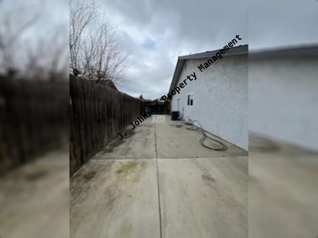 Building Photo - Beautifully Updated 3BR Home in the Heart of Manteca – Move-In Ready!