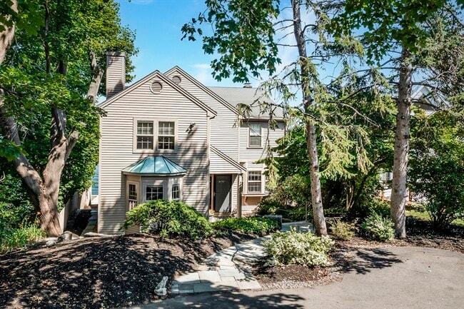 Primary Photo - 40A Cloutmans Ln
