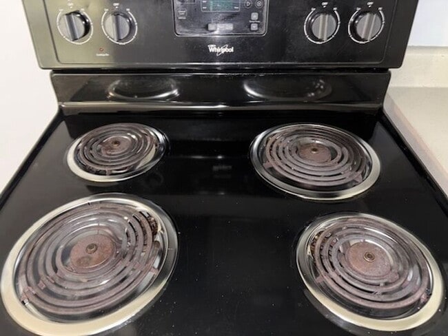 Building Photo - Recently Updated 3 Bedroom 1 Bath Home in ...