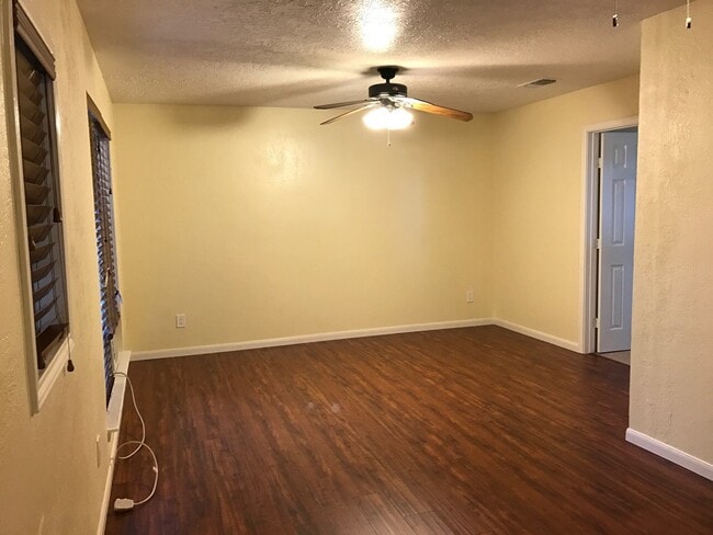 Building Photo - 2118 Endicott Ln