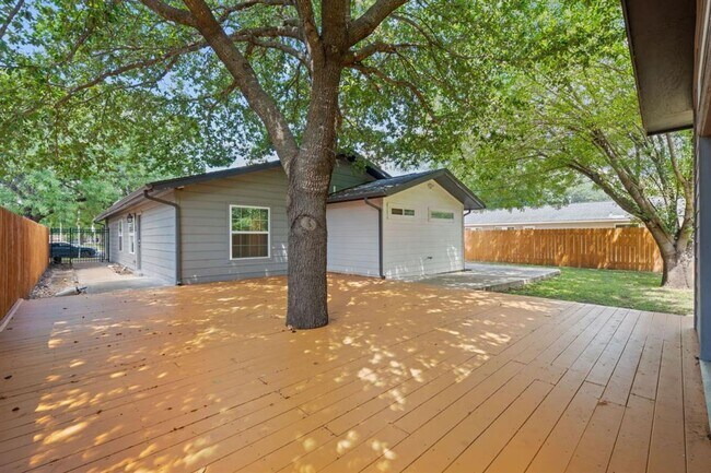 Building Photo - 6001 Jain Ln