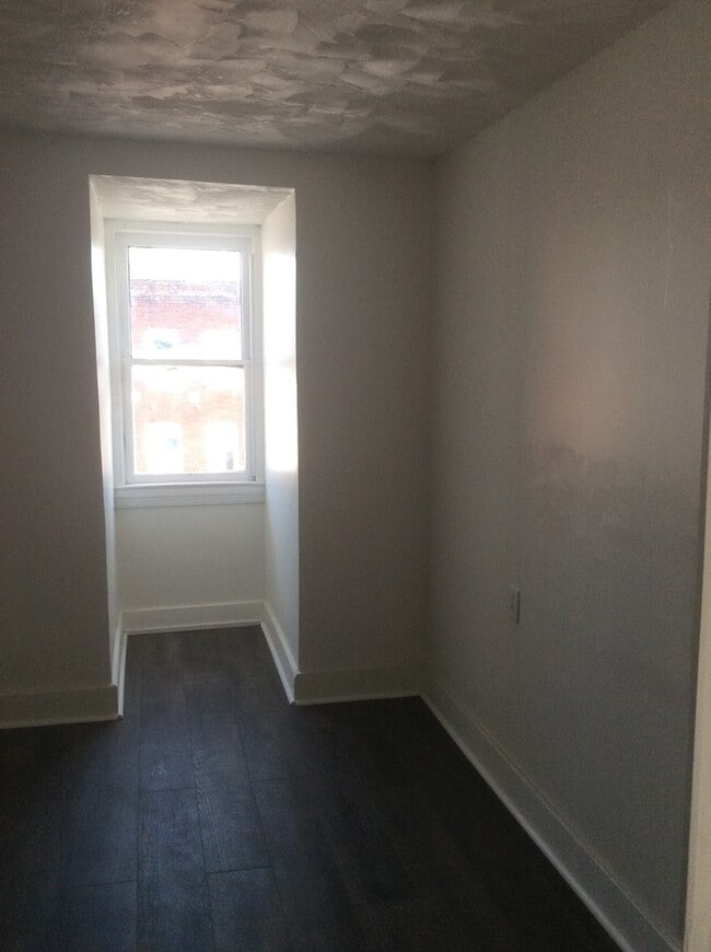 Building Photo - 2 Bedroom Apartment-York City SD