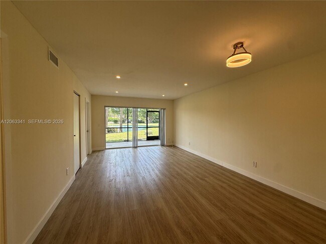 Building Photo - 400 Waterway Dr S