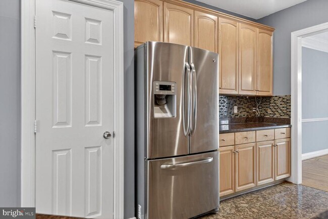 Building Photo - 1169 Regal Oak Dr