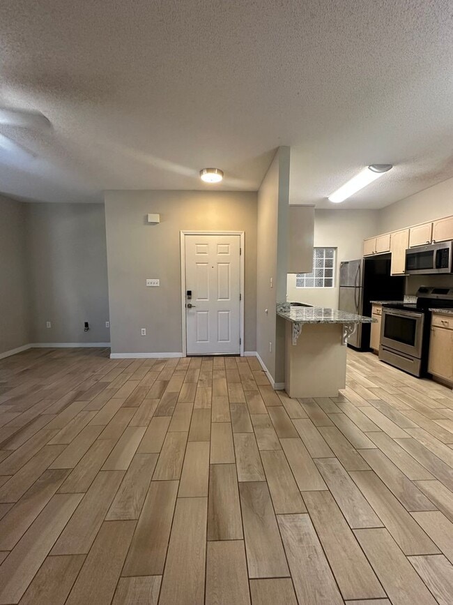 Building Photo - Quiet Condo at The Oaks at Niceville