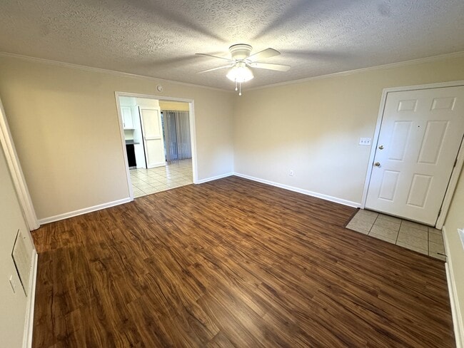 Building Photo - 107 Barrington Dr