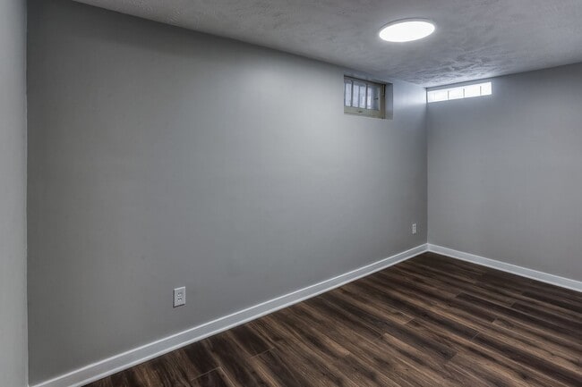 Building Photo - Amazing Aksarben Home