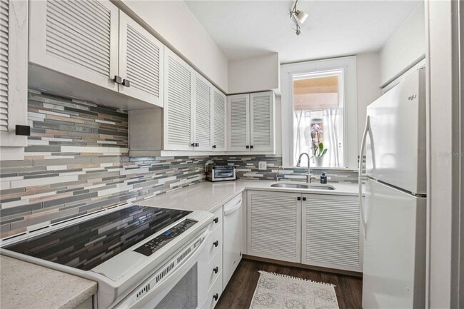 Building Photo - 1221 N Palm Ave