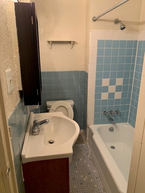 Building Photo - 3916 Pine St