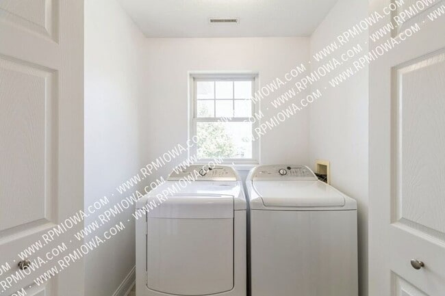 Building Photo - 5402 Tabor Dr