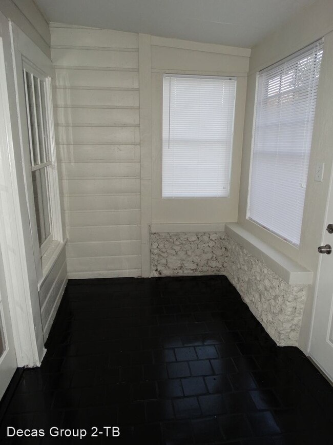 Building Photo - 3 br, 1.5 bath House - 650 Maple St