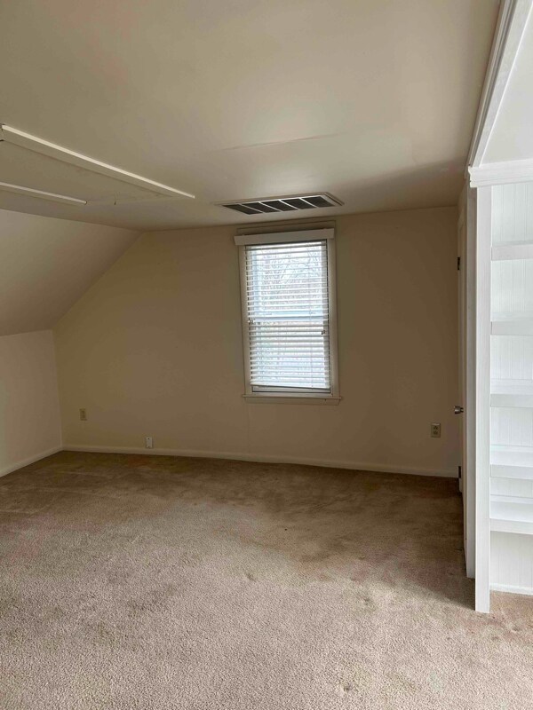 Building Photo - 2164 Henshaw Rd