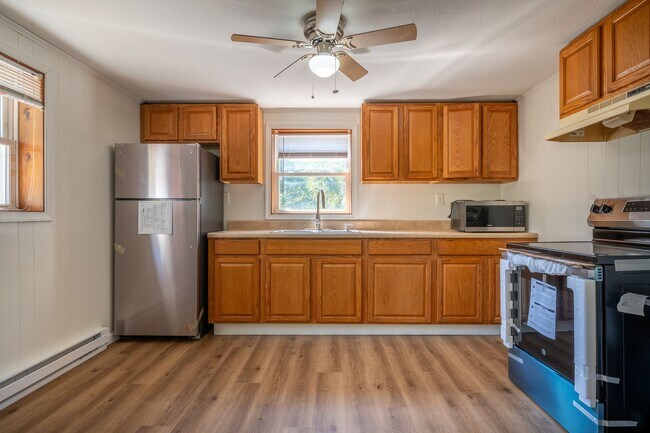 Building Photo - Updated 2 bedroom 1 bath in Fairlawn VA