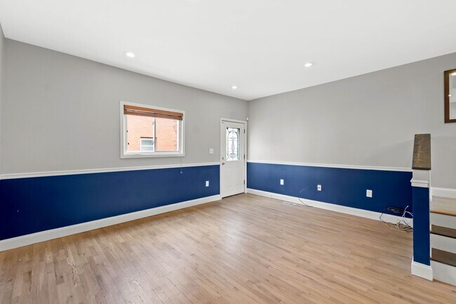 Building Photo - New Renovation - South Side Flats