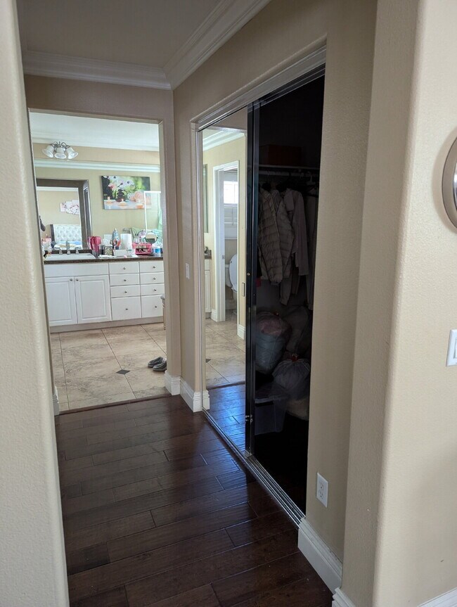 Building Photo - Spacious north Pomona property