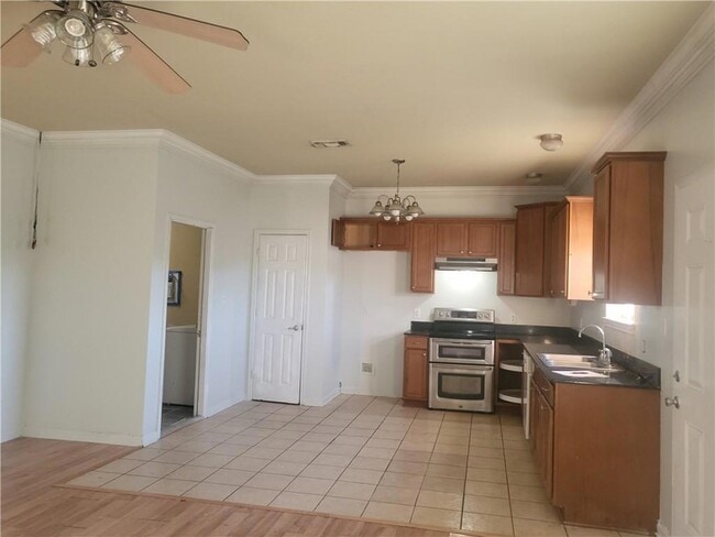 Building Photo - 1148 Lochlomand Dr