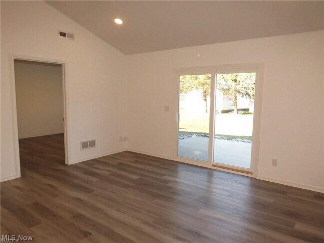 Building Photo - 1711 Blase Nemeth Rd