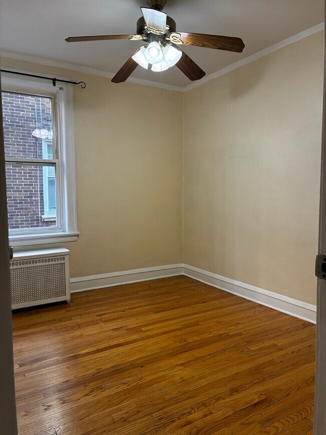 Building Photo - 2840 W Addison St