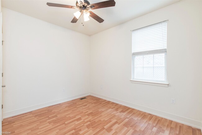 Building Photo - 4 br, 2 bath Triplex - 1501 MASTER ST Unit...