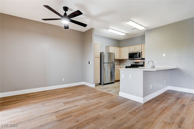 Building Photo - 855 N Stephanie St