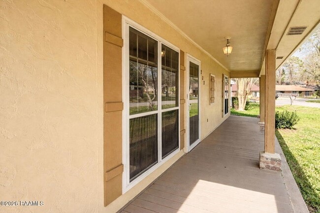 Building Photo - 222 Winsor Dr