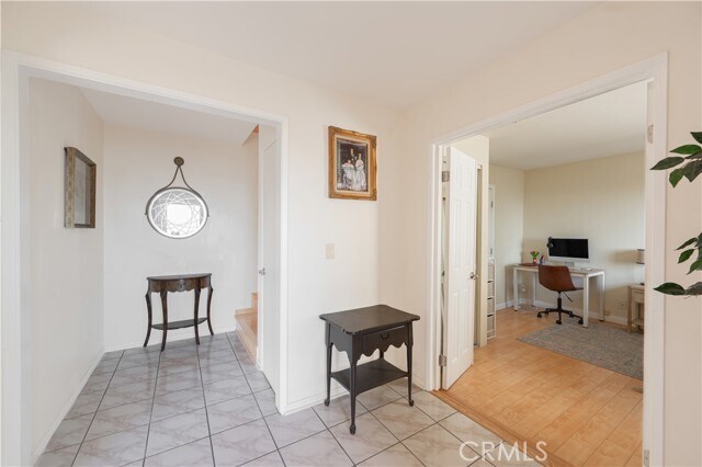 Building Photo - 1350 E Tujunga Ave