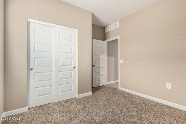 Building Photo - 2558 S 241st Ln