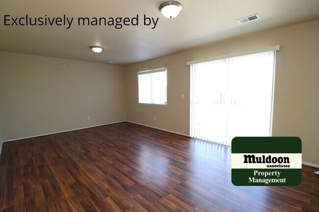 Building Photo - AVAILABLE NOW Lovely 3 Bedroom in Lorson R...