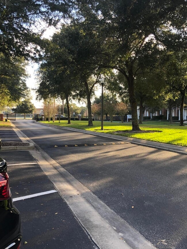 Building Photo - 1521 Fieldview Dr