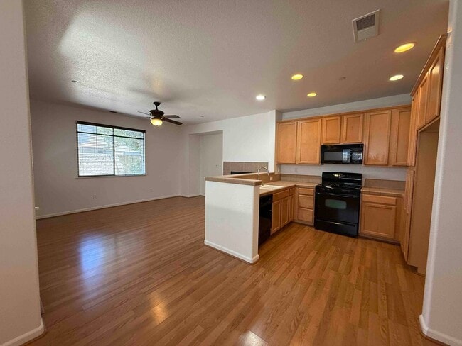 Building Photo - Great 3 Bedroom In Elk Grove