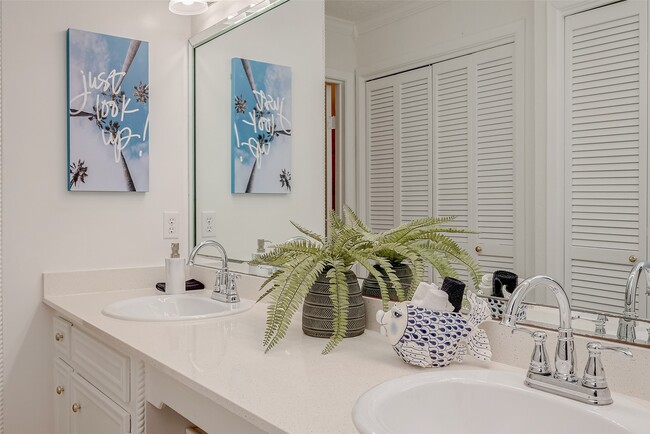 Building Photo - 510 Surf Oaks Dr