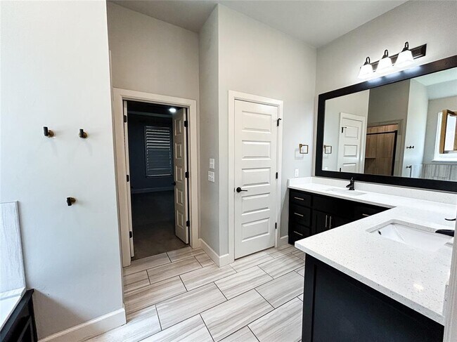 Building Photo - 8201 Crew Ln