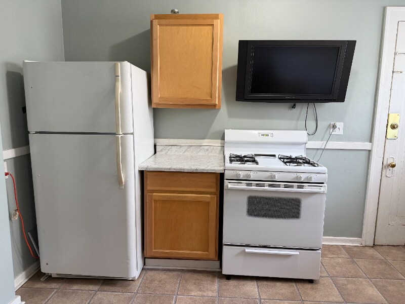 Building Photo - 110 Trowbridge St NE