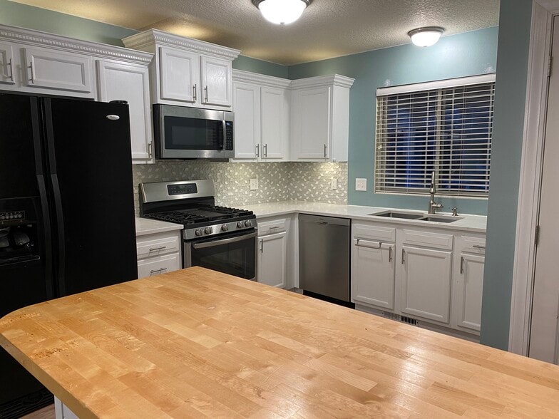 Building Photo - 2011 SW Reunion Cir