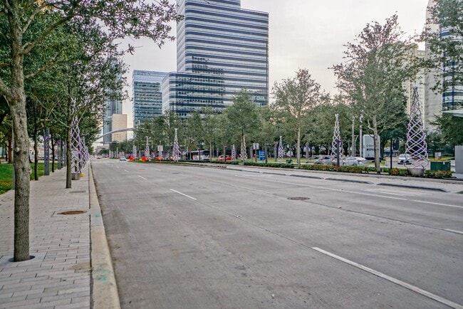 Building Photo - 1901 Post Oak Blvd