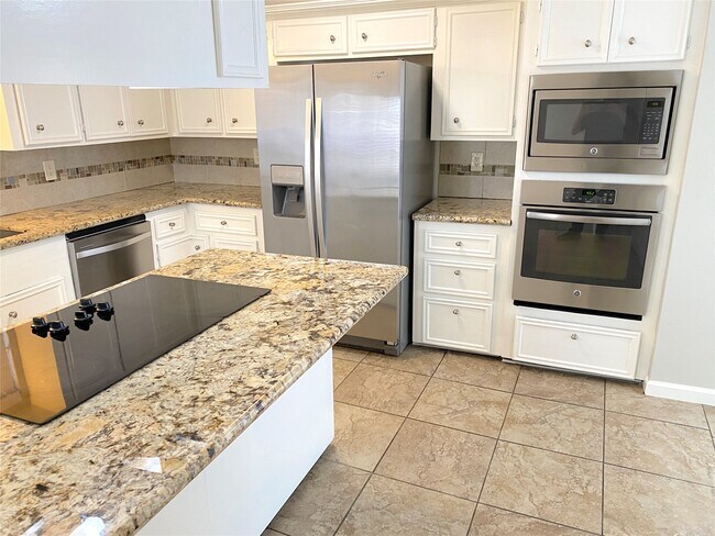 Building Photo - 14934 Elmont Dr