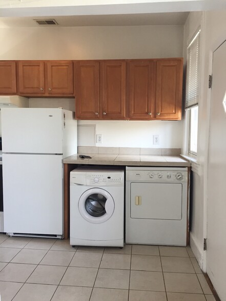 Kitchen with washer/dryer - 126 R St NE