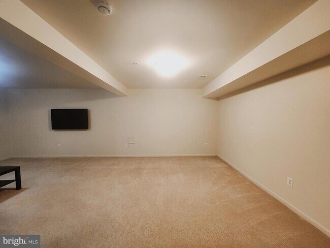 Building Photo - 917 Crestfield Dr