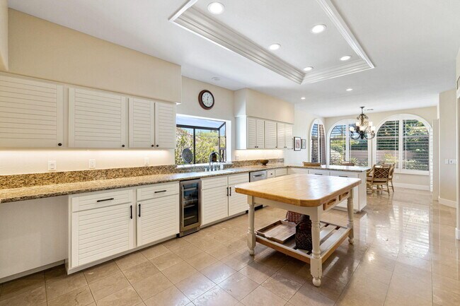 Building Photo - 47210 Heliotrope Dr