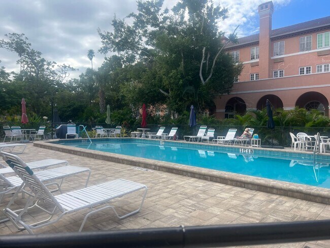 Building Photo - NEW PRICE on Adorable 1BR/1BA Condo in Downtown Venice