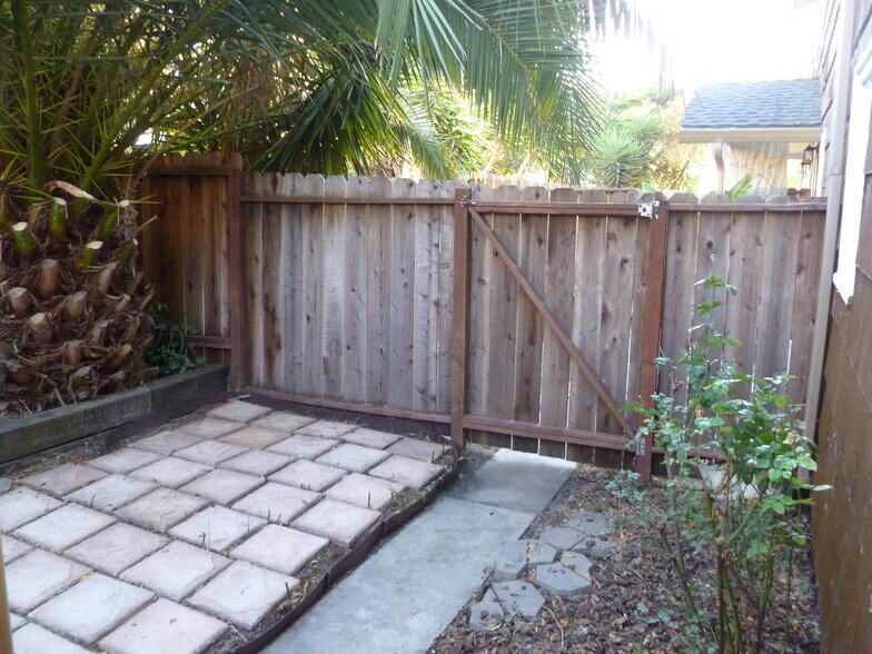 Back yard - 175 W I St