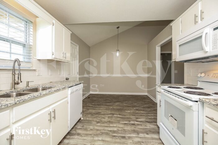 Building Photo - 105 SADDLESTONE Ct S