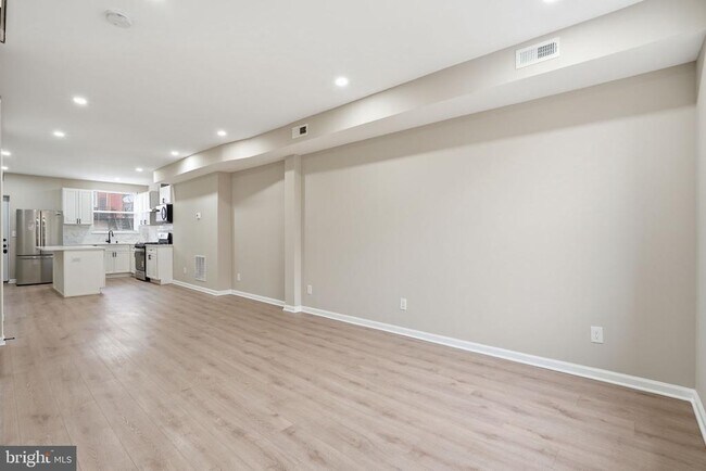 Building Photo - 2710 Mura St
