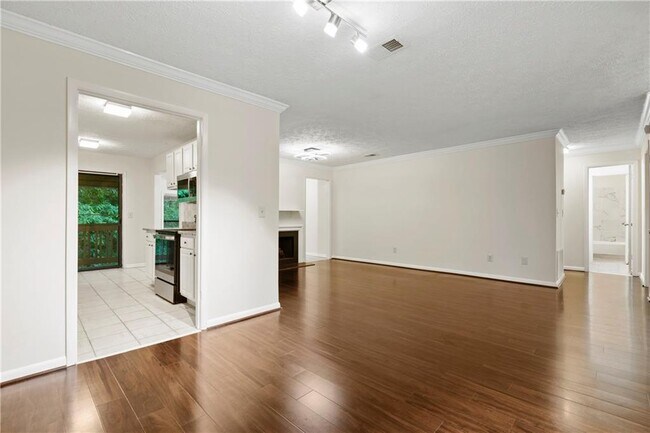 Building Photo - 5137 Roswell Rd NE