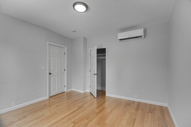 Building Photo - 24 Dunlap St