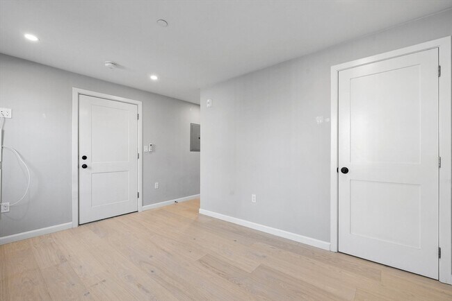 Building Photo - 24 Ferrin St