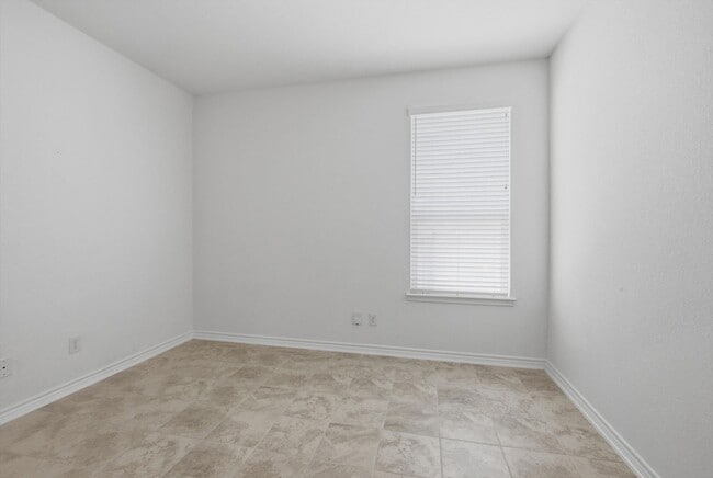 Building Photo - **Move-In Special, One Month Free**